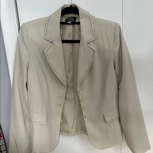 Amanda Smith Beige Blazer with Button Detail